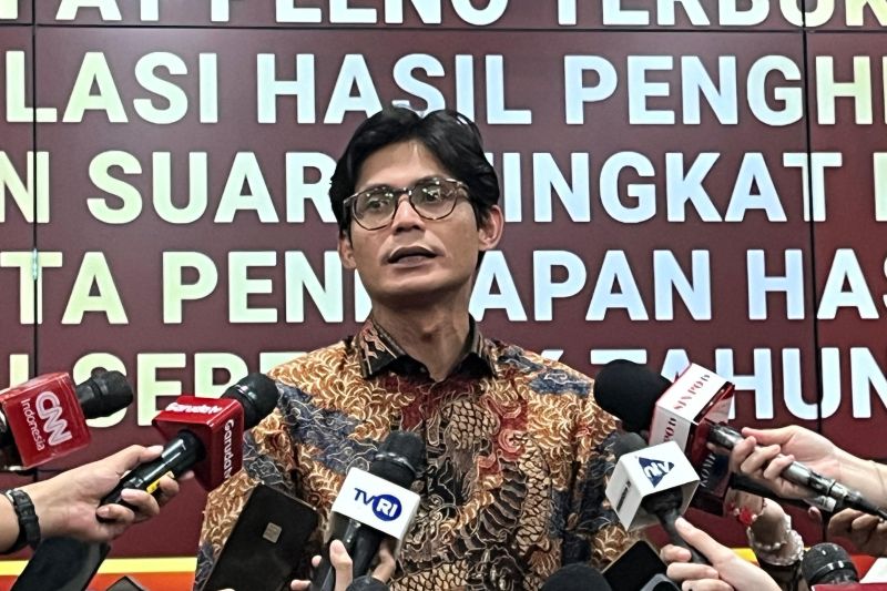 Anggota KPU RI, August Mellaz, saat memberikan keterangan di Kantor KPU RI, Jakarta, Senin (18/3). Foto: ANTARA/Narda Margaretha Sinambela