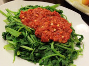 Pedas Nikmat Plecing Kangkung