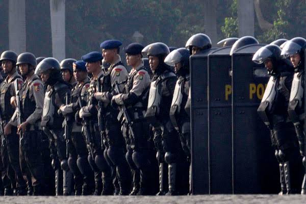 Ratusan Aparat Keamanan Jaga Ketat Kantor Gubernur Anies, Ada Apa?
