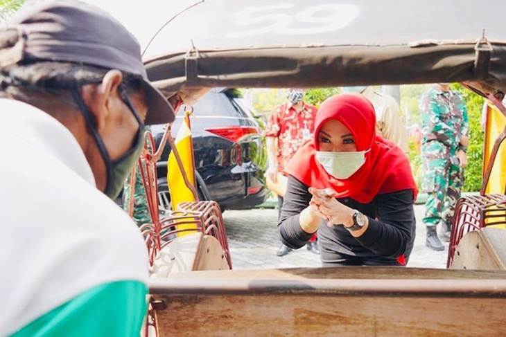 Pembagian Hand Sanitizer Bergambar Bupati Klaten Dinilai Menyakiti Nurani Rakyat