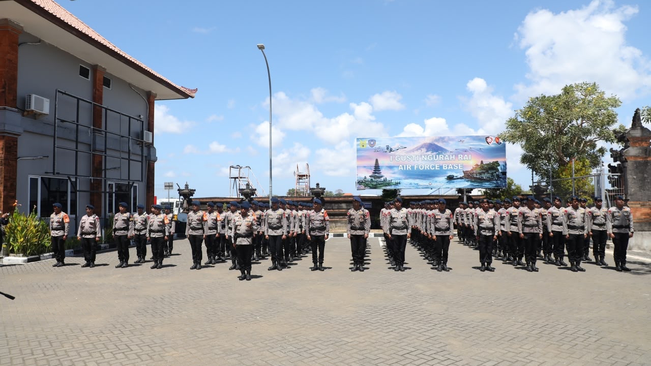 Polri Kerahkan 300 Personel Brimob dari Kaltim dan Bali ke Kalbar untuk Tangani Karhutla