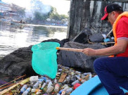 Gubernur Sulut Turun Tangan Bersihkan Sampah di Teluk Manado
