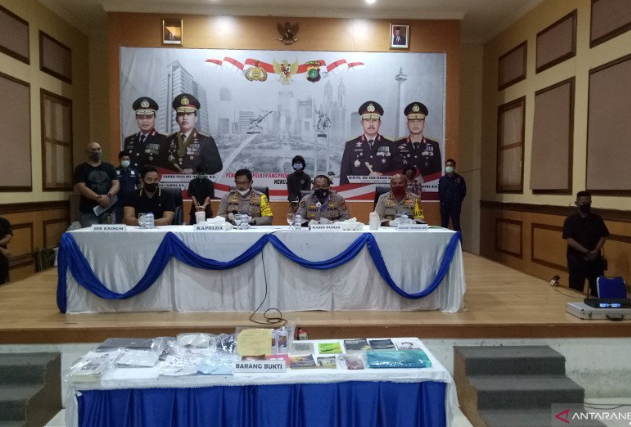 Lakukan Vandalisme 'Mati Konyol atau Melawan', 5 Remaja Diciduk Polisi