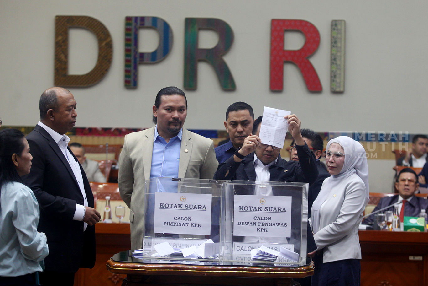 Komisi III DPR Tetapkan Lima Orang Dewan Pengawas KPK Periode 2024-2029
