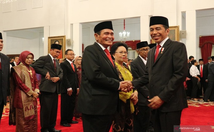  Presiden Jokowi Minta Dewan Pengawas KPK Harus Kompak dengan Komisioner