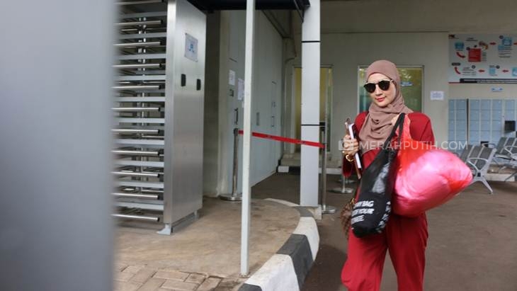 Steffy Burase Happy Bisa