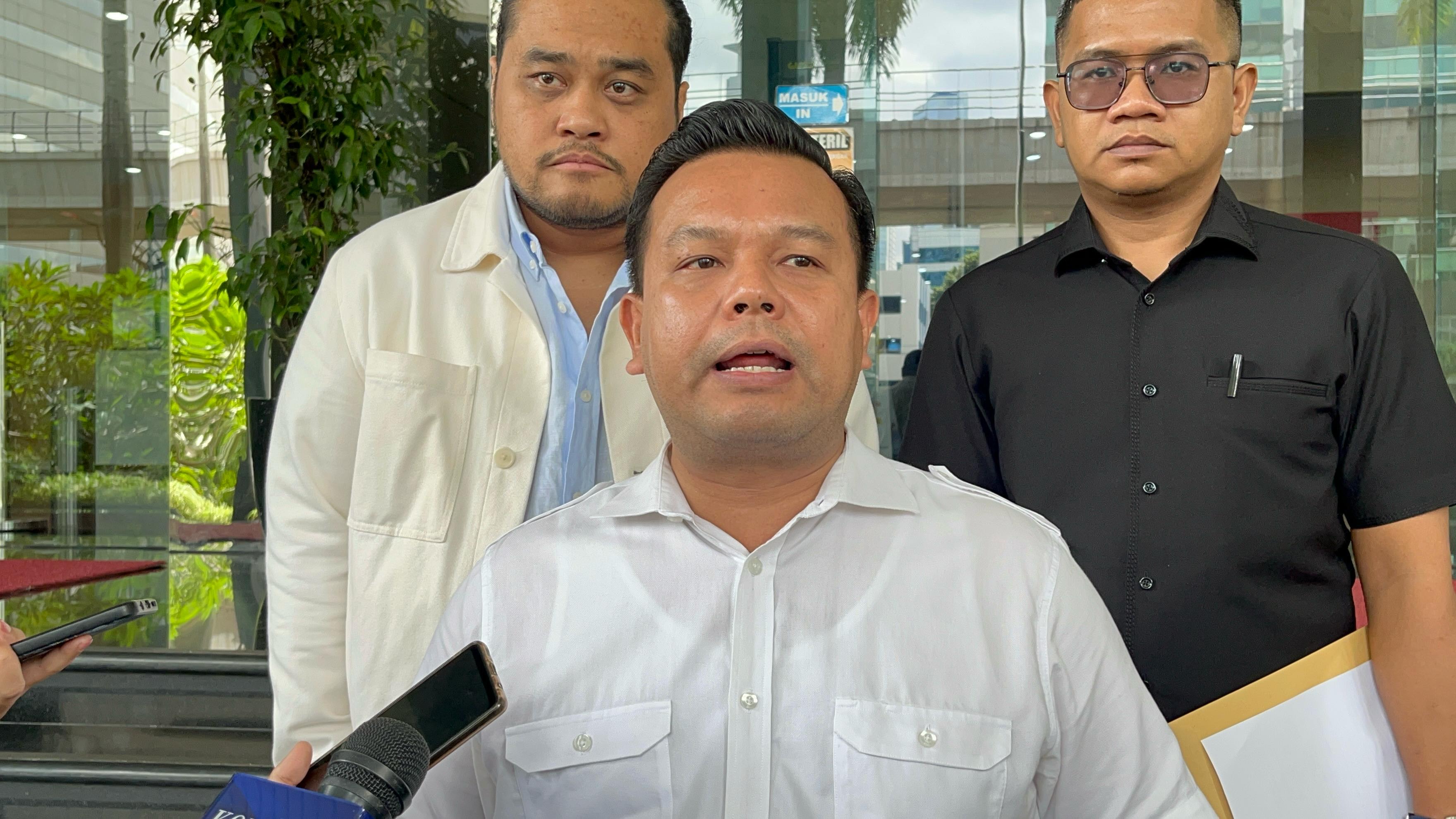 Kuasa Hukum Hasto Laporkan Penyidik Rossa Purbo Bekti ke Dewan Pengawas KPK