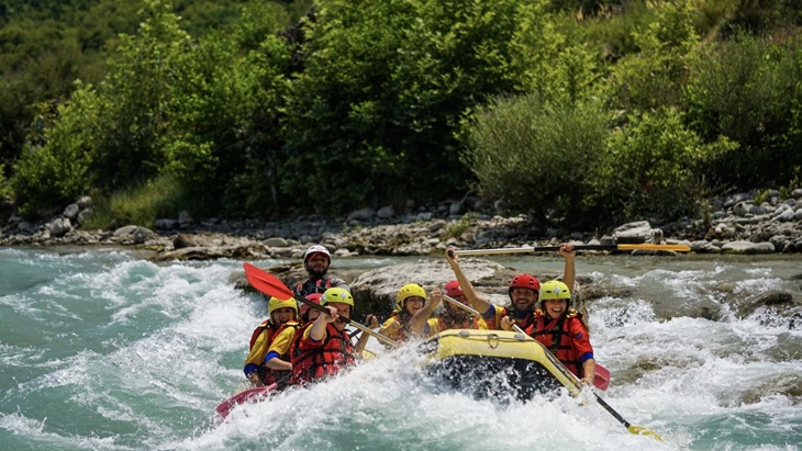 4 Destinasi untuk Pencinta Arung Jeram
