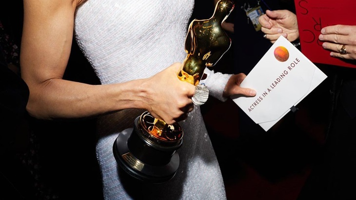 Piala Oscar Tidak Boleh Sembarangan Dijual