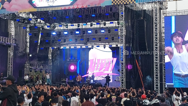 Lagu Disco Lazy Time Obati Kerinduan Nidjiholic Soloraya di Konser Projek-D Vol.2