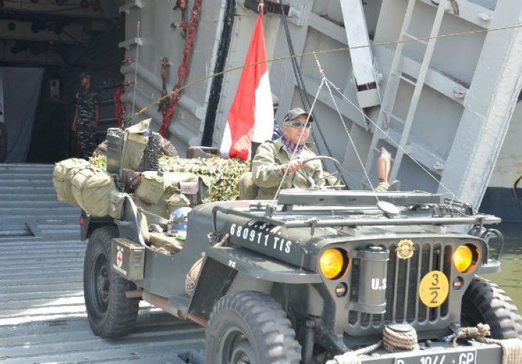 Ranpur Bekas Perang Dunia II Jajal Lambung KRI Teluk Amboina 503