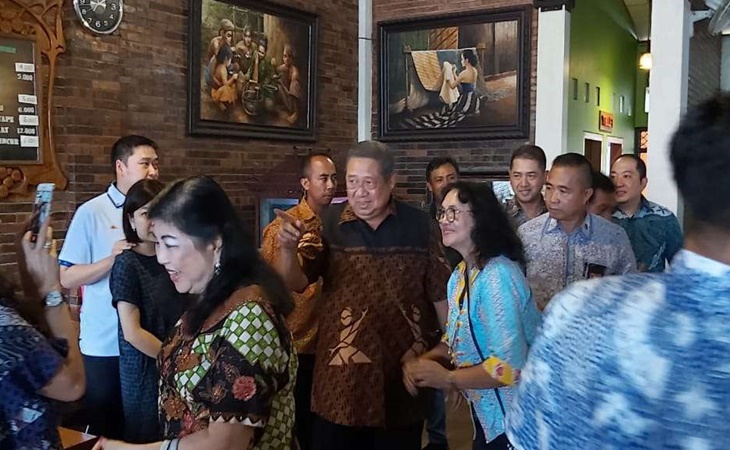 SBY foto bersama warga Sukoharjo, Jawa Tengah