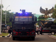 Kendaraan Rantis Brimob Disiagakan Jelang Rapat Paripurna Pengesahan RUU TNI di Gedung DPR