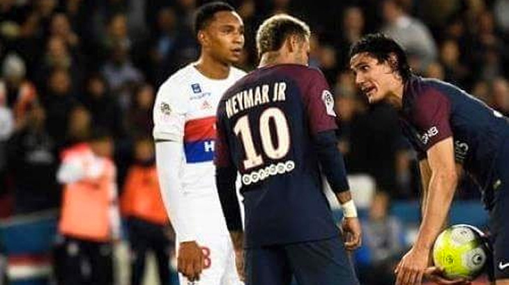 Soal Rebutan Bola dengan Neymar, Cavani Sebut Terlalu Dibesar-besarkan