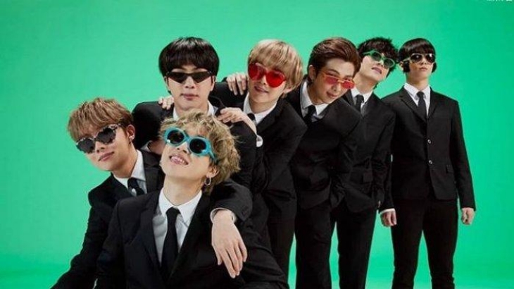 BTS Beri Hadiah ke Penggemarnya