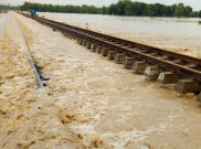 Sungai Cisanggarung Meluap, Jalur KA Cirebon-Purwokerto Ditutup