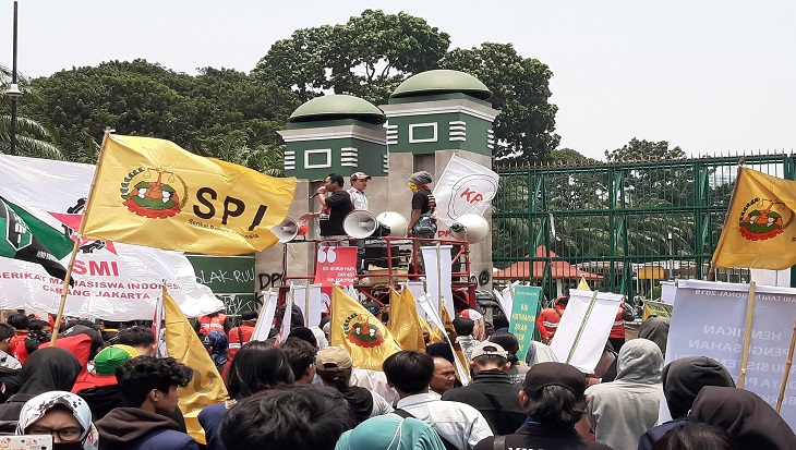 Demo mahasiswa di Gedung MPR/DPR, Selasa (24/9). Foto: MP/Kanu