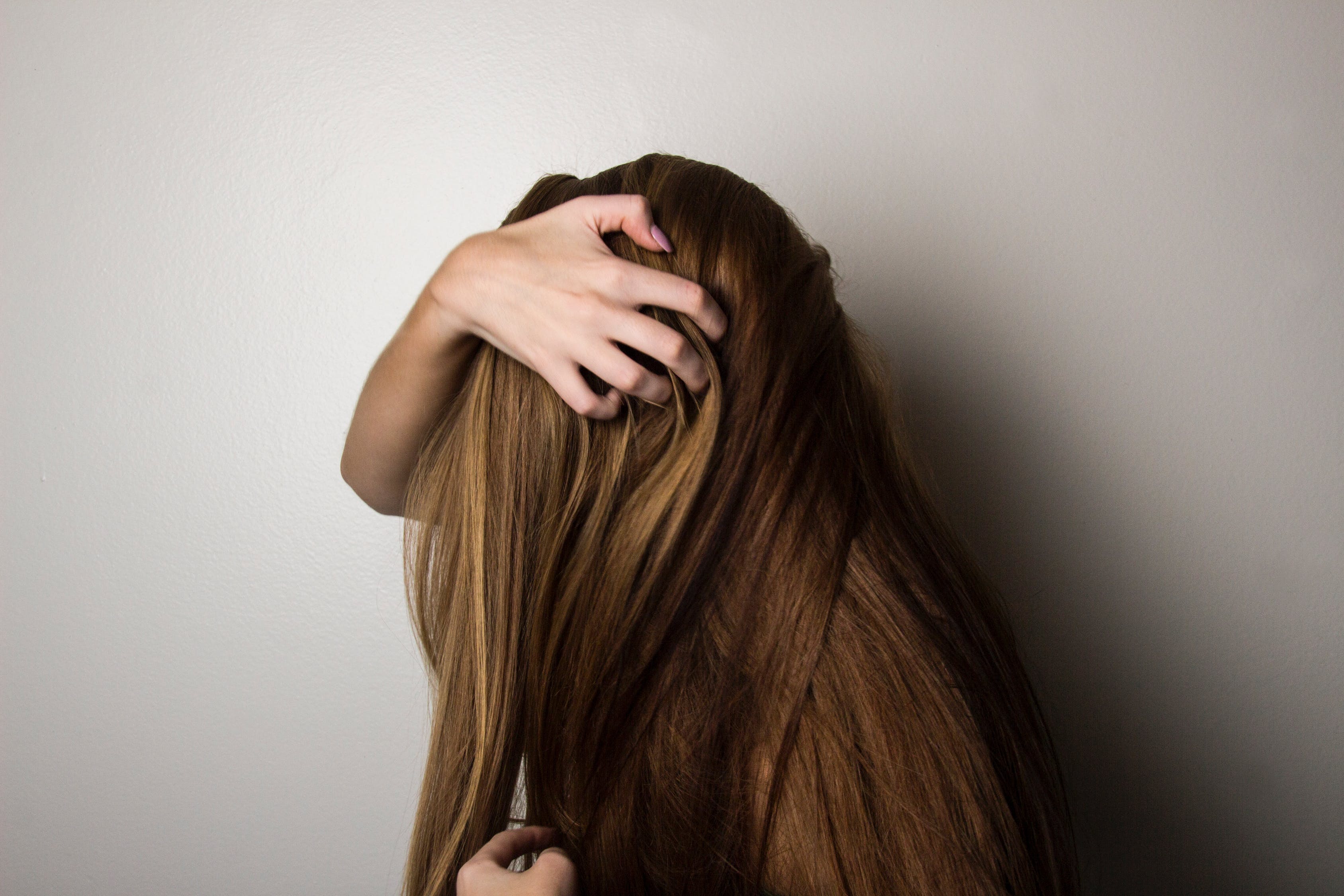 Mau Rambut Tebal, Lebat dan Hitam, Yuk Intip Tipsnya! 