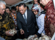 Mendag Tinjau Stok Dua Komoditas Andalan di Tangerang