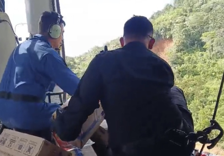 Akses Darat Terputus, Polri Lakukan Airdrop Bantuan ke Desa Terisolasi di Sumut