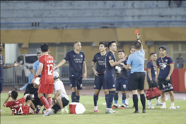 Doan Ngoc Tan Cedera Parah Usai Dihajar Rekan Satu Negara, Timnas Vietnam Pincang di FIFA ASEAN Cup 2026?