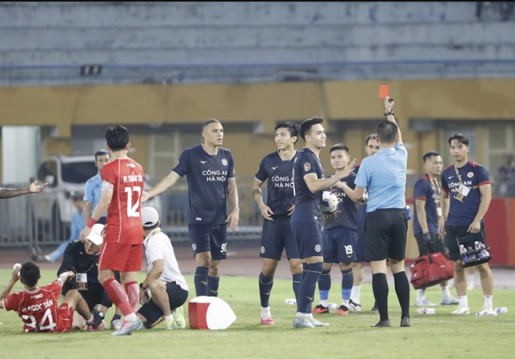 Doan Ngoc Tan Cedera Parah Usai Dihajar Rekan Satu Negara, Timnas Vietnam Pincang di FIFA ASEAN Cup 2026?