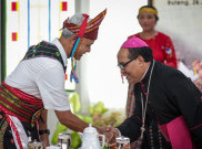 Ganjar Jadi Capres PertamaTemui Uskup Ruteng Mgr Siprianus Hormat 