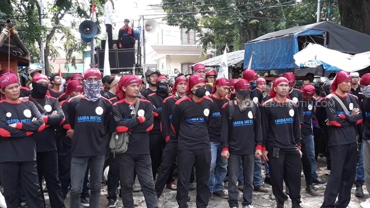 Tolak Upah Murah, Ratusan Buruh Seruduk Kantor Disnaker