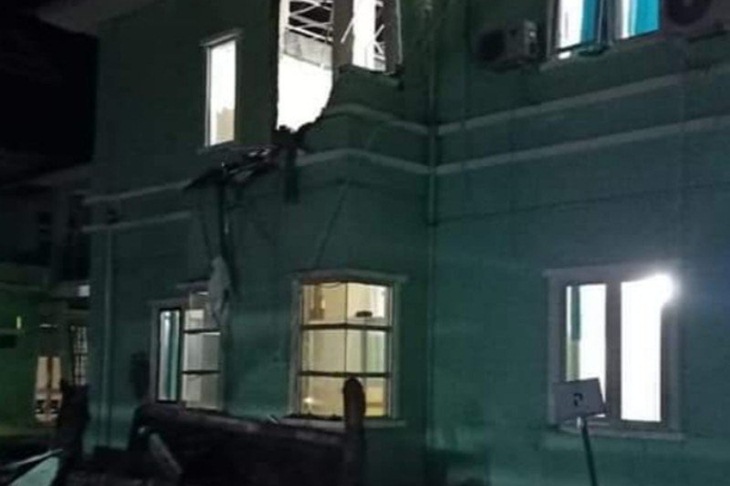 Sejumlah bangunan tinggi di kota Mamuju provinsi Sulawesi Barat roboh akibat gempa berkekuatan 6,2 magnitudo sekitar 02,28 wita Jumat dini hari (15/01/2021) ANTARA Foto/M Faisal Hanapi