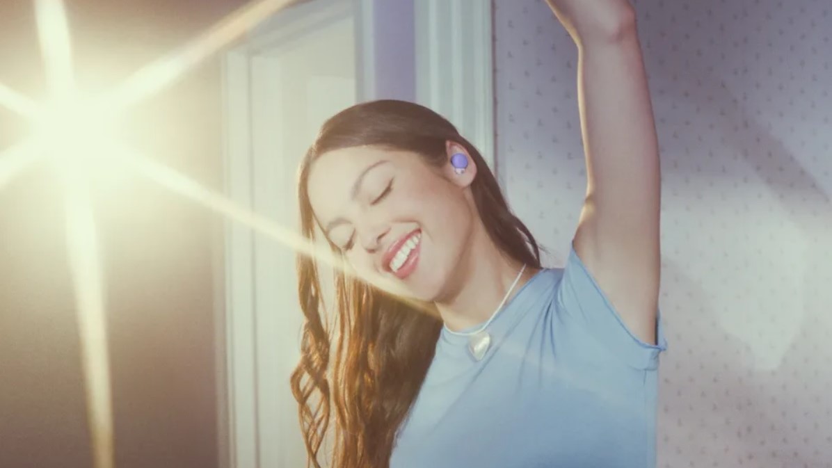 Sony dan Olivia Rodrigo Luncurkan Earbuds Warna Ungu Edisi Terbatas