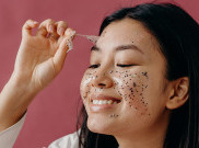 Jenis Exfoliator dan Tips Memilih Berdasarkan Tipe Kulit