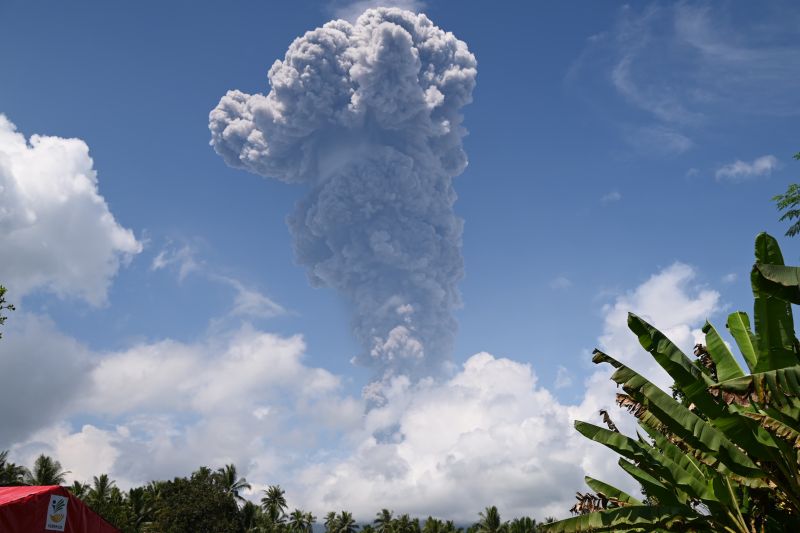 Ribuan Gempa Guncang Gunung Ibu 