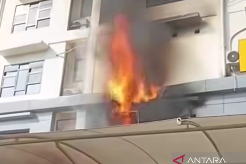 Lantai 2 Gedung Satreskrim Polres Jakarta Barat Terbakar