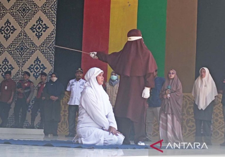 Sejoli Nonmuhrim Berduaan di Banda Aceh Divonis Cambuk 25 Kali, Buktinya Pesan Digital