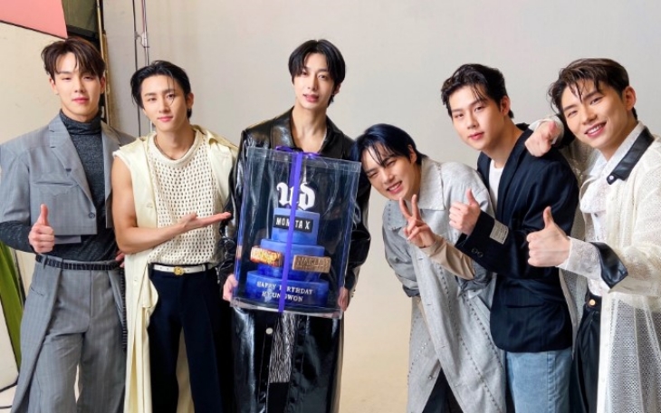 Ini merupakan kerja sama global pertama MONSTA X dalam dunia kosmetik. (Foto: Twitter/@OfficialMonstaX)
