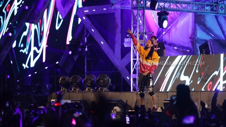 Viral! Begini Aksi DJ Steve Aoki Saat Menembus Kemacetan dengan Ojek Daring di Bali
