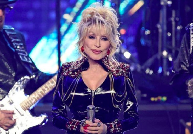 Legenda Country Dolly Parton Meninggal Dunia, Donald Trump Perintahkan Bendera Setengah Tiang Selama Satu Pekan