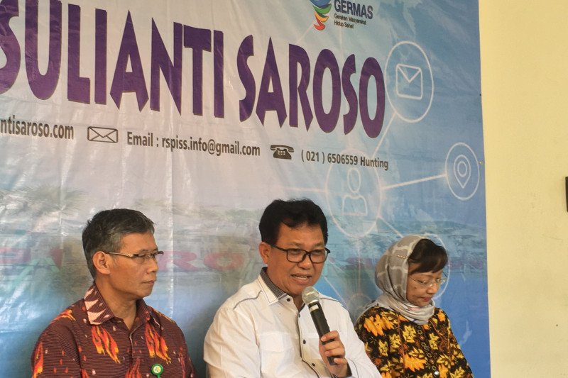 Direktur Utama Rumah Sakit Penyakit Infeksi Sulianti Saroso (RSPI SS) Mohammad Syahril memberikan keterangan pers perkembangan kasus Virus Corona di Jakarta, Jumat (6/3/2020). (ANTARA/ Abdu Faisal)