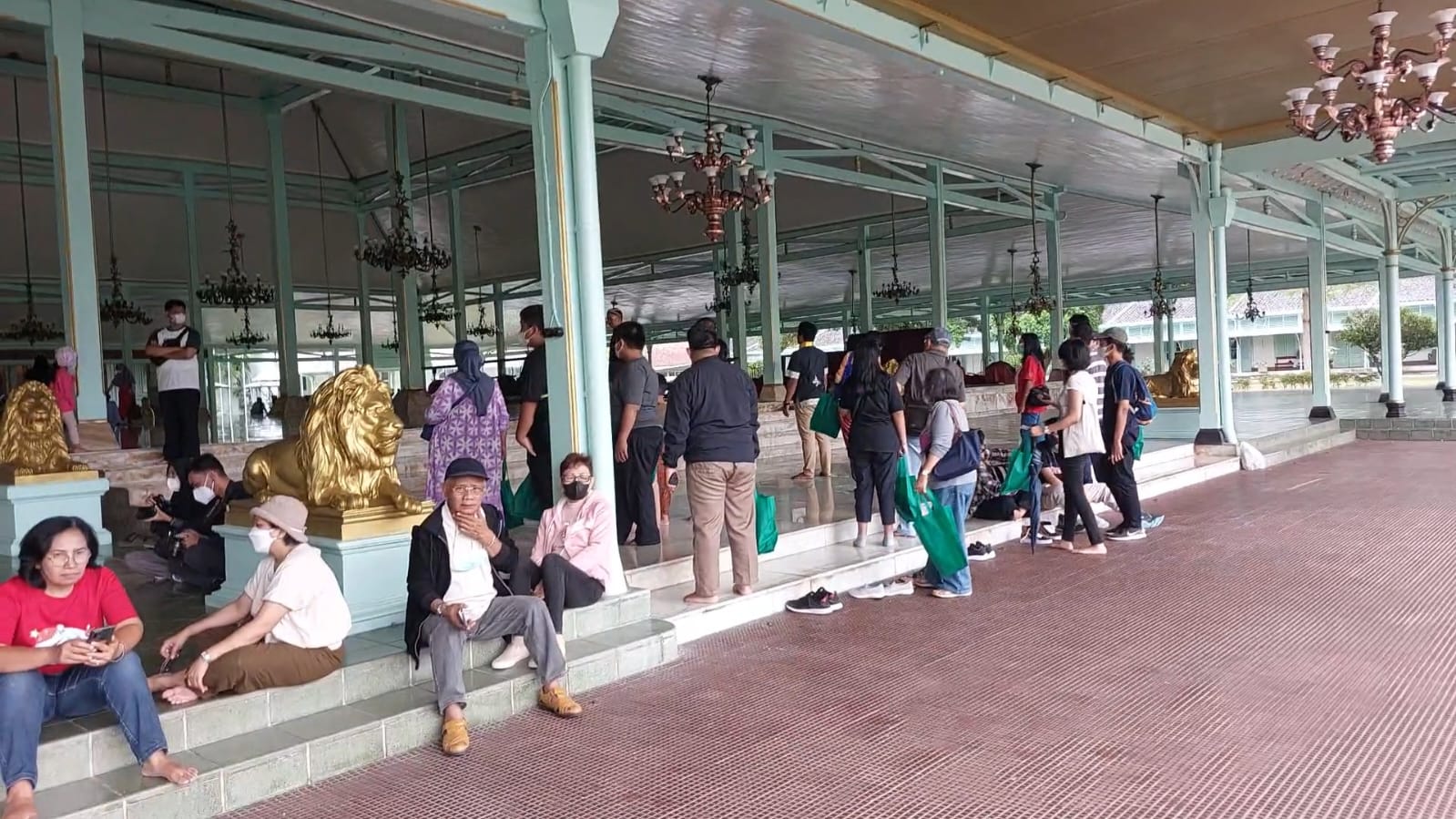Puro Mangkunegaran Ramai Diserbu Wisatawan Imbas dari Pernikahan Kaesang-Erina