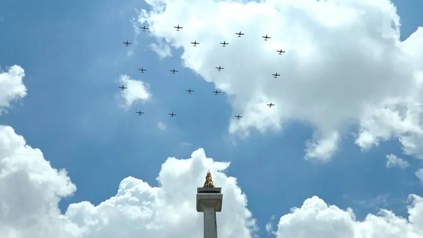 Gladi Bersih HUT ke-80 TNI di Monas, Pesawat Tempur Tampilkan Formasi Angka 80