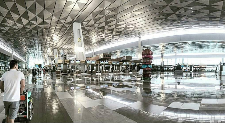 Mulai Hari Ini Jasa Porter Bandara Soetta Digratiskan, Uang Tip Dilarang