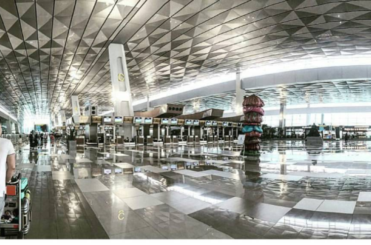 Mulai Hari Ini Jasa Porter Bandara Soetta Digratiskan, Uang Tip Dilarang