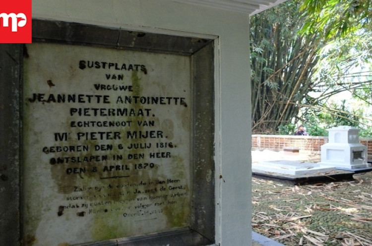 Menapaki Jejak Kolonial ke Makam Belanda di Seberang Istana Bogor