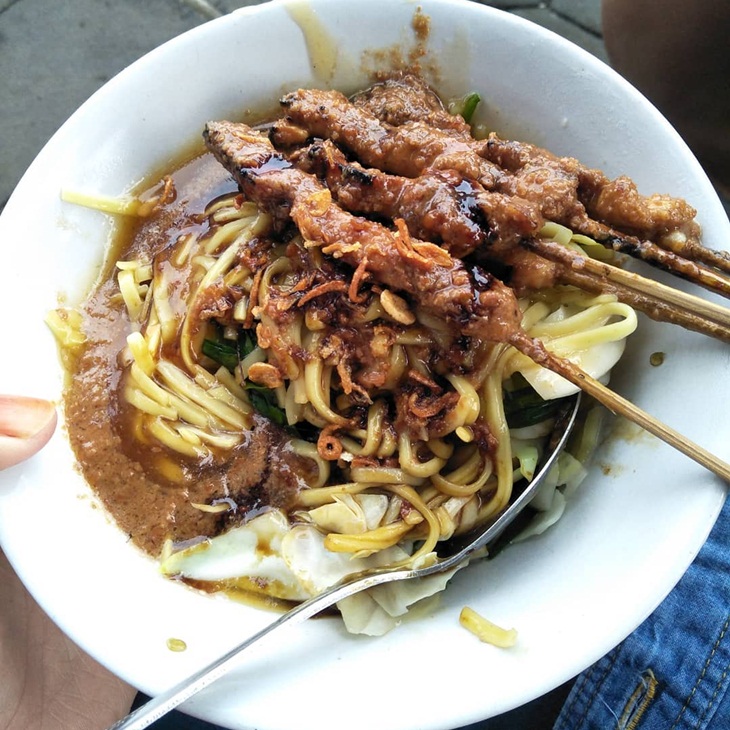 Mie ongklok. (Foto: Instagram/echaballwel20)