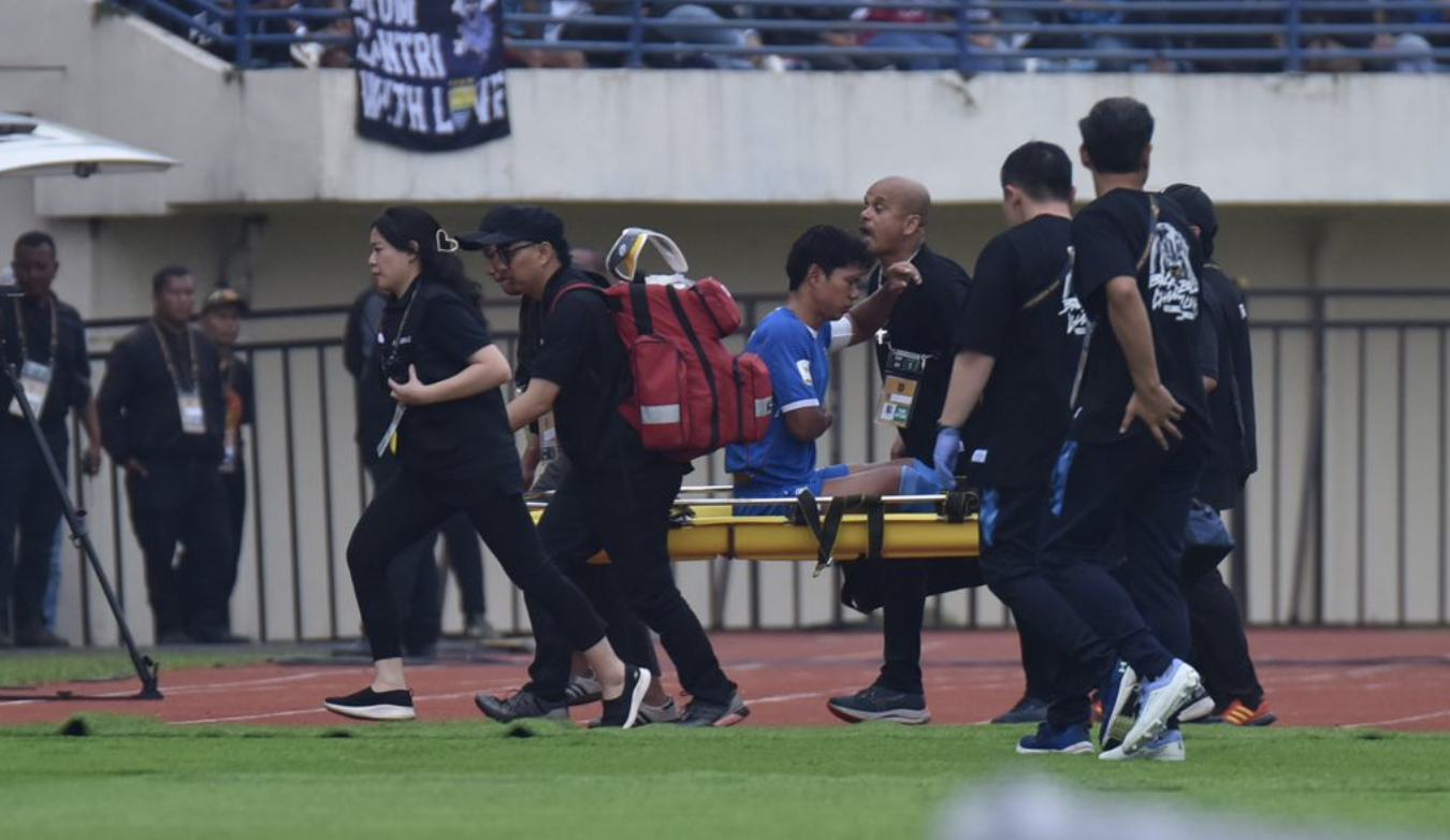 Achmad Jufriyanto Alami Patah Tulang Rusuk dalam Laga Persib vs Port FC, Bojan Hodak Sedih