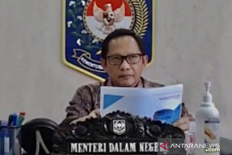 Mendagri Tito Prediksi Corona Berakhir 2022