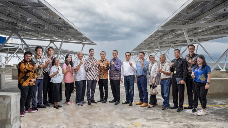 The Plaza IBCC Manfaatkan Area Parkir untuk Instalasi PLTS Atap