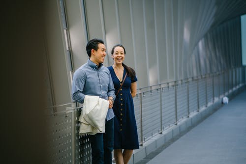 Masih Jomlo dan Sering Gugup? Cara Ini Efektif untuk Memulai Percakapan dengan Perempuan