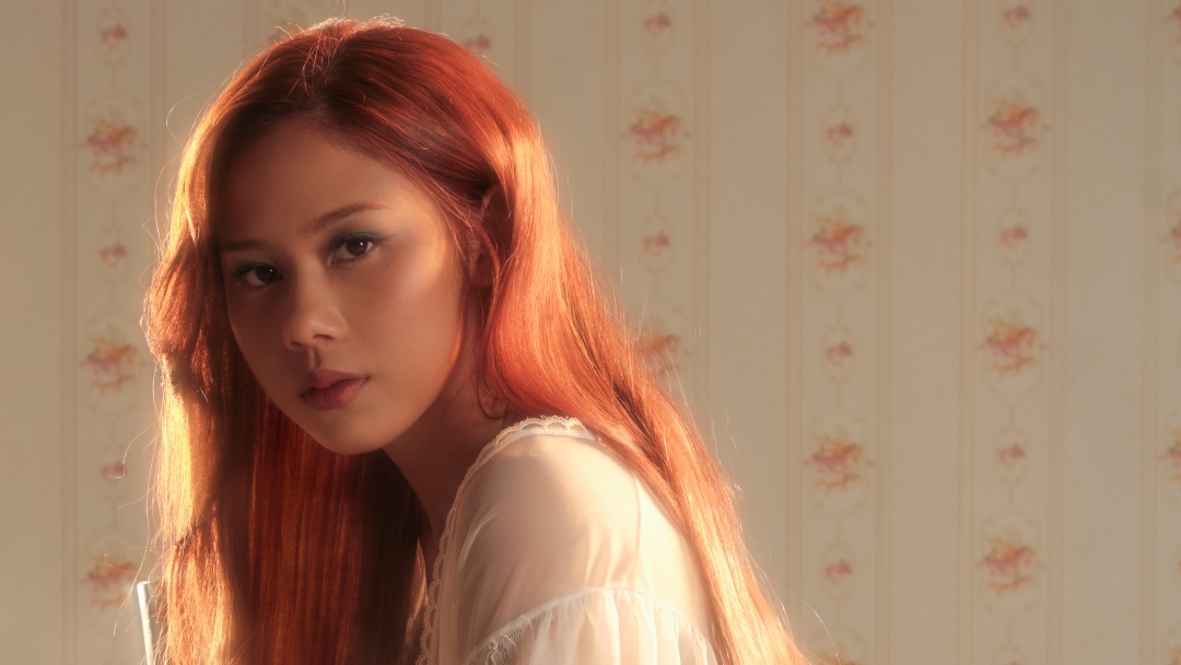 Nadin Amizah Sajikan Cerita Romansa SMA Lewat Video Musik 'Di Akhir Perang'