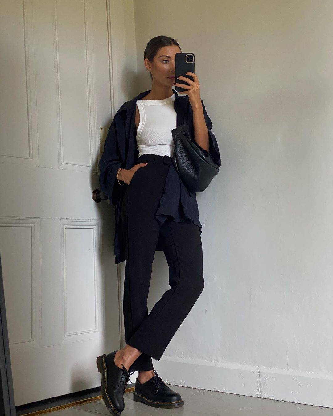 Casual style with dr Martens. (Foto- @SMYTHSISTERS).jpg